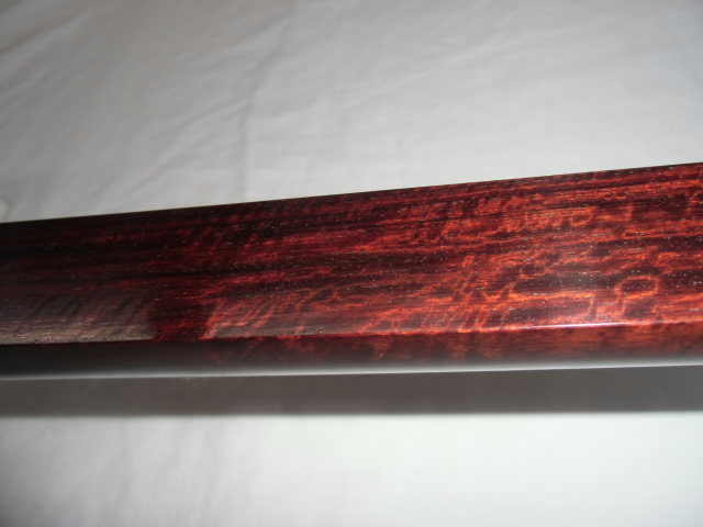 新品 津軽三味線 紅木 金細 綾杉胴 仮継ぎ付き 幅一寸 トチ多数 極上品