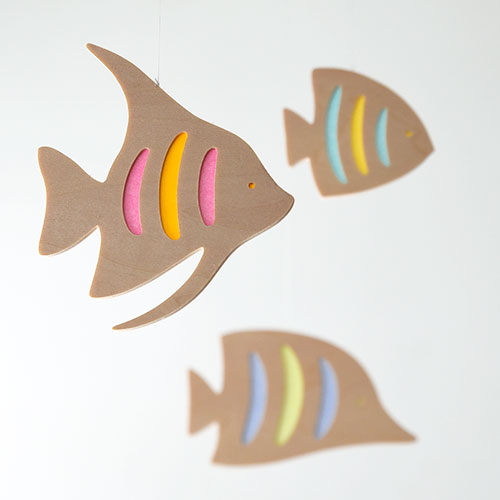 木製モビール・宙を泳ぐ魚【エンゼルフィッシュ】／おとぎ屋｜手しごと