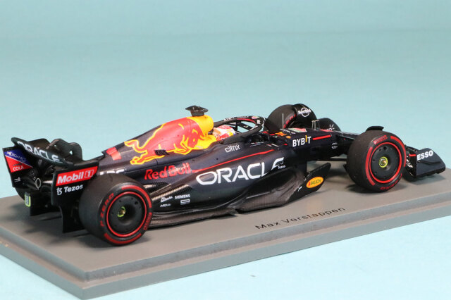 スパーク 1/43 レッドブル RB18 オランダ GP 2022 M.フェルスタッペン