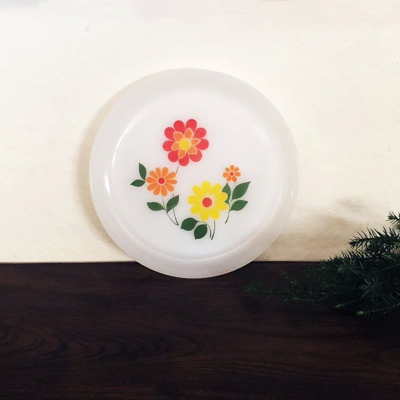 アルコパル ミルクガラス 花柄デザート皿 2セット〈古物〉 | 器屋 HAKOBE