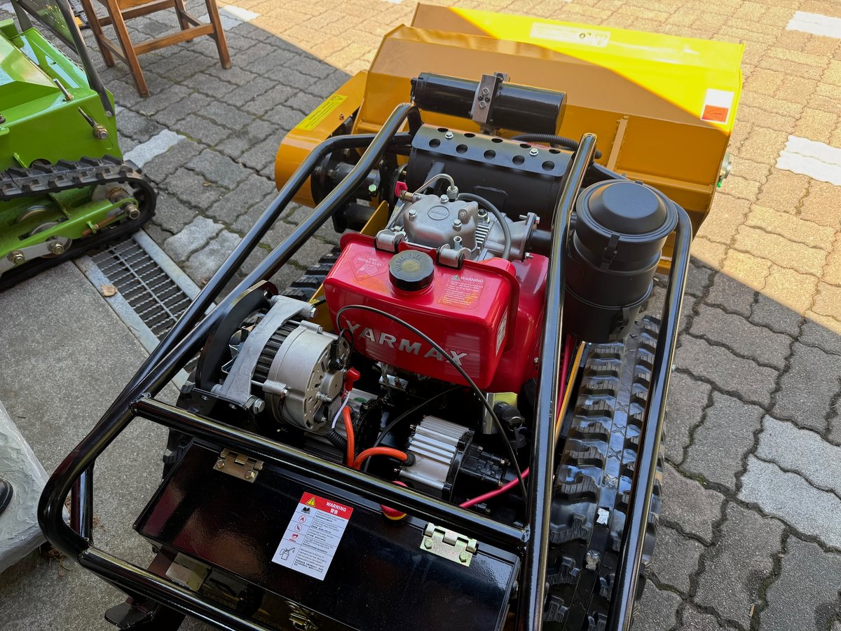 800mm ハンマーナイフ ディーゼル ラジコン草刈機 TimberCat NS1 | Hea