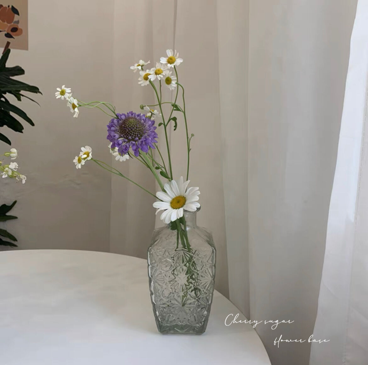 ヴィンテージレリーフガラスの花瓶 | Cherry Sugar