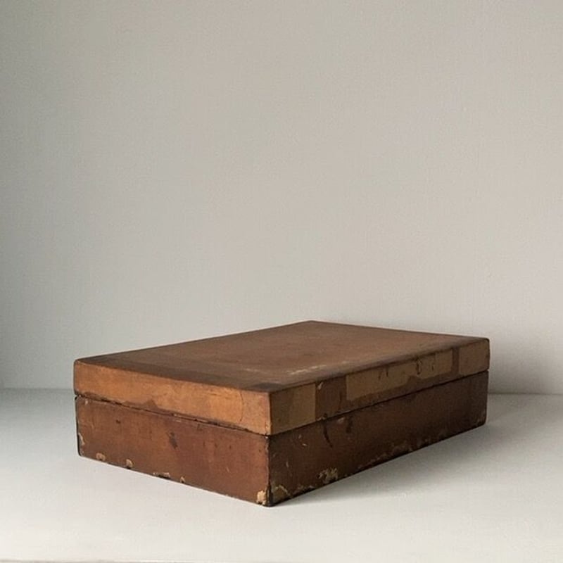 漆塗の木箱に和紙を貼った蓋付き木箱 約38cm 古い木箱 書道具箱 墨文字