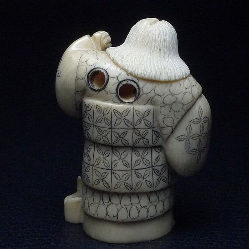 天然素材牙彫刻フクロウ根付け新品3.14x2.8cm＊＊＊ 天然素材牙彫刻