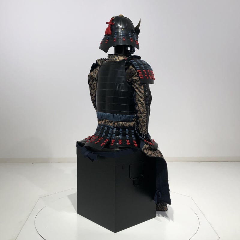O-055】紺赤糸威胸取黒桶側二枚胴具足・十二間兜（手時代塗） | 甲冑