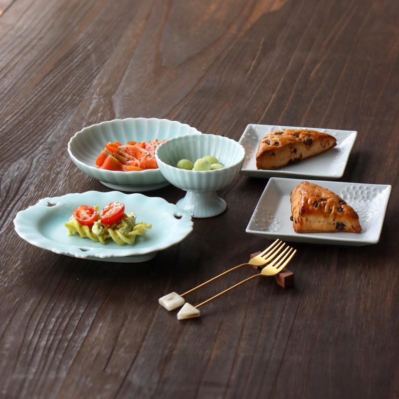 畑萬陶苑 モイスト青磁 菊割取皿 | 和食器通販 有田焼 山忠｜おしゃれ