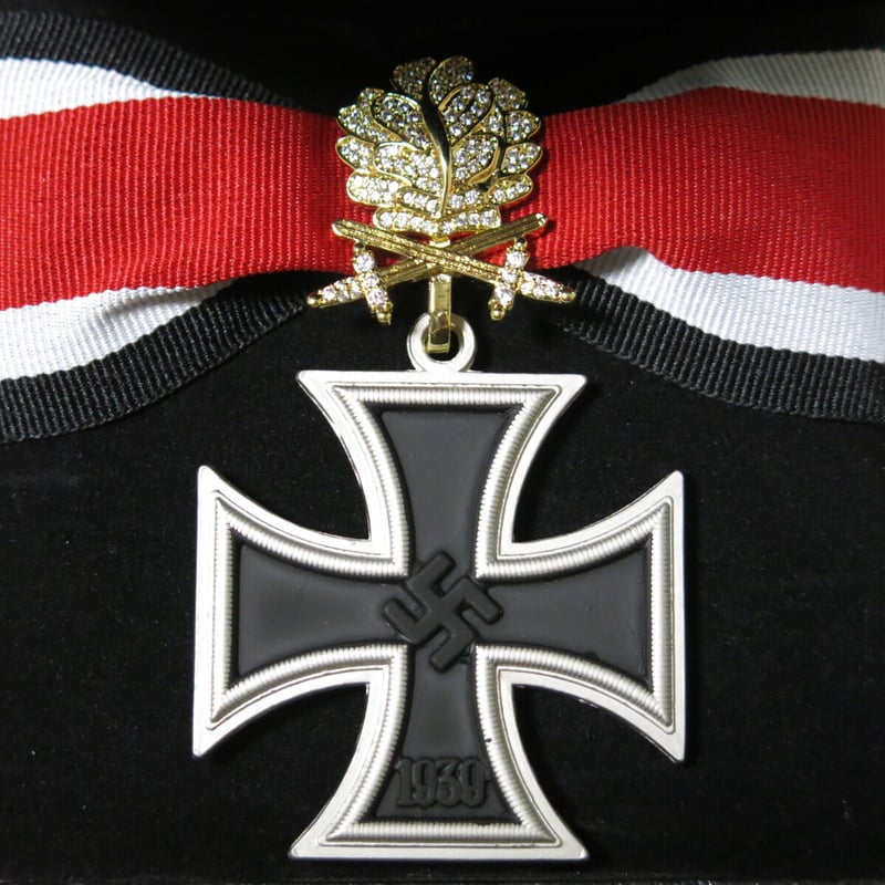 WW2 ナチスドイツ軍 黄金ダイヤモンド柏葉剣付騎士鉄十字勲章 勲記付