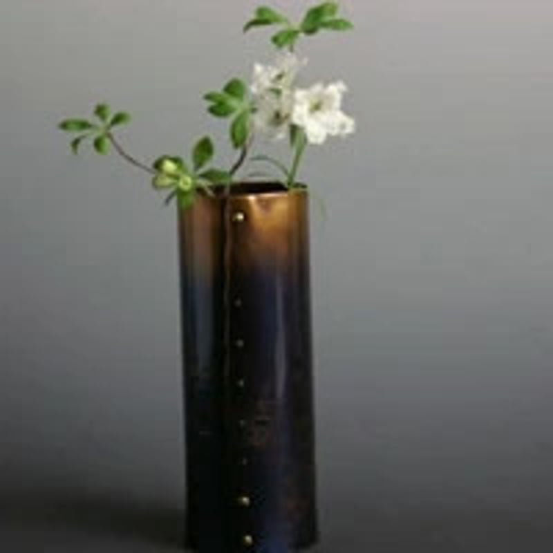 花瓶 筒形 鋲止 紫グラデション 一輪挿 花器 銅製 工芸品 鍛造