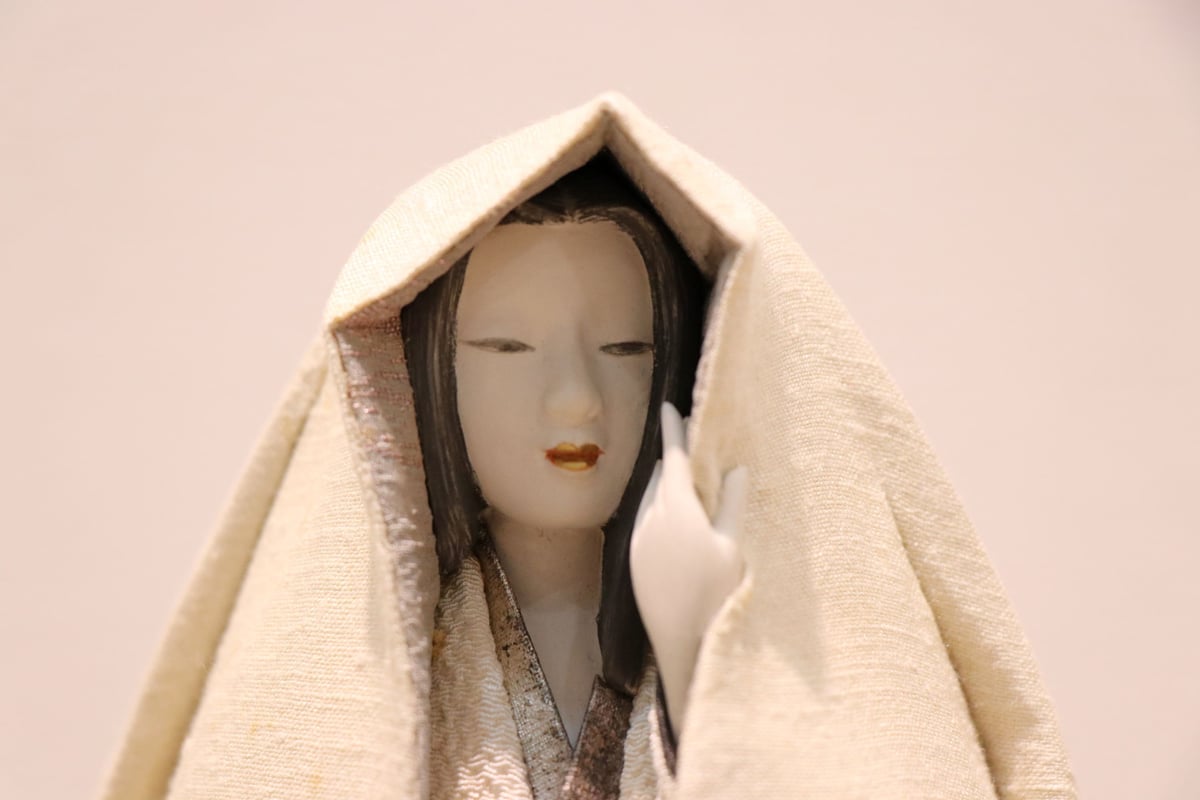 雪」 岩瀬なほみ 木彫布貼り 彩色 共箱 | 林人形工房 ネットショップ