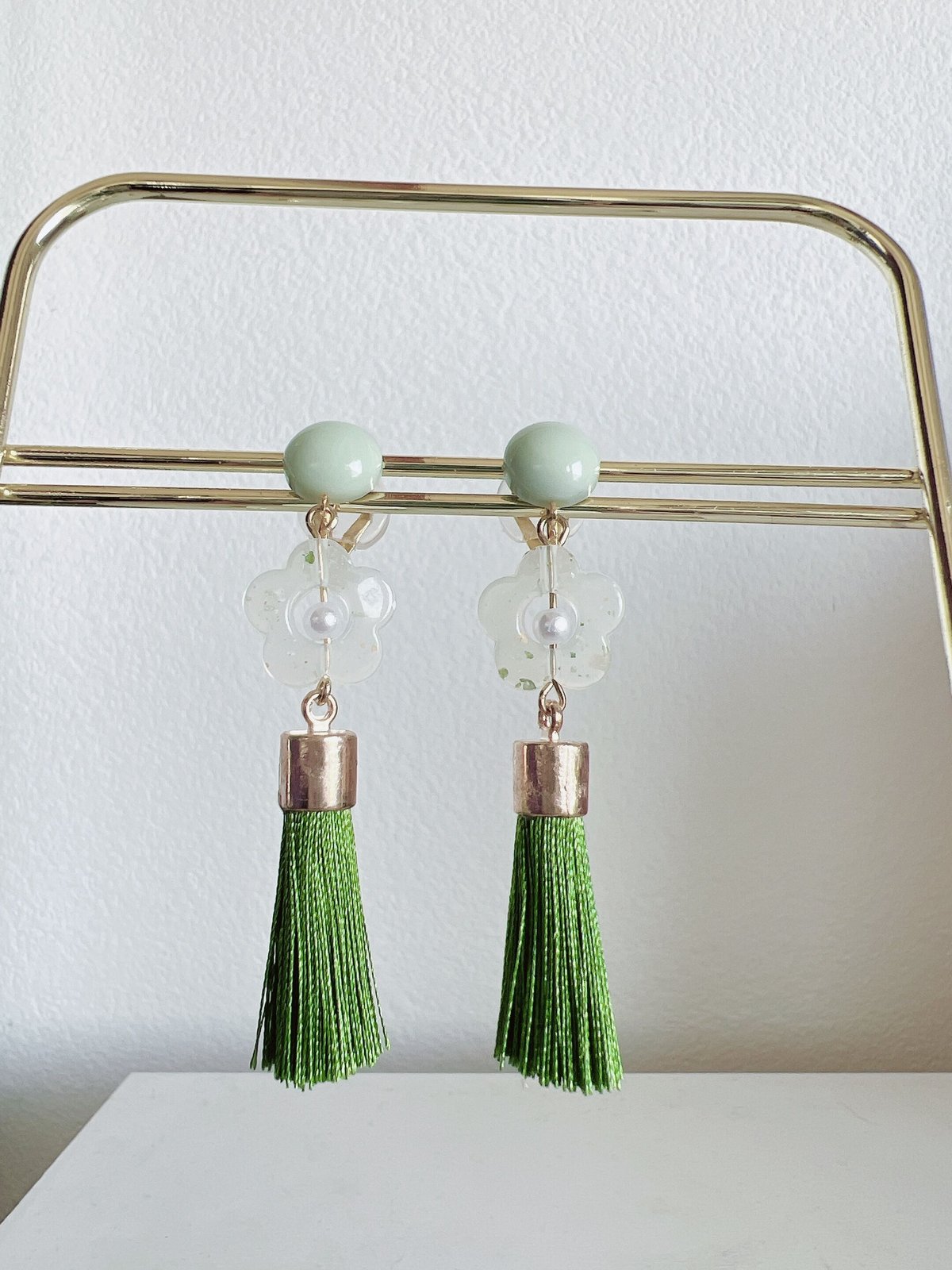 グリーンフラワータッセルピアス・イヤリング | peth handmade