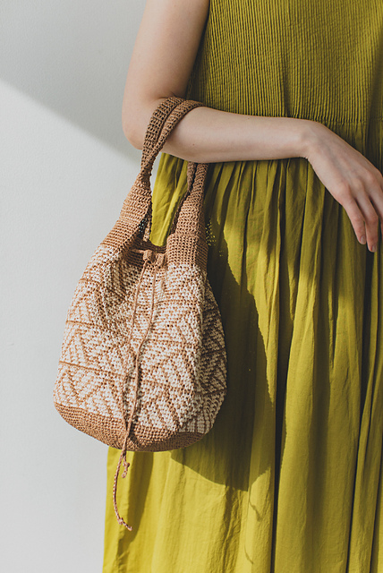 Ravelry: 編み込み模様の巾着バッグ pattern by blanco ブランコ