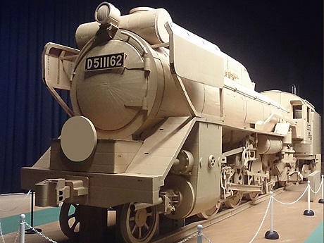 天神に段ボール製の蒸気機関車「D51」登場－公開制作も - 天神経済新聞