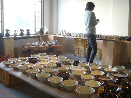 松本で益子在住の陶芸家・成井恒雄さんが作品展－器・カップなど300点