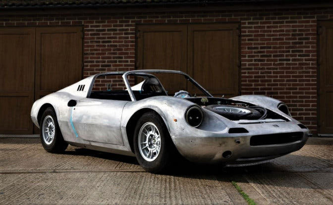 フェラーリの抜け殻？ディーノのDIYキット│オークションでの落札額は