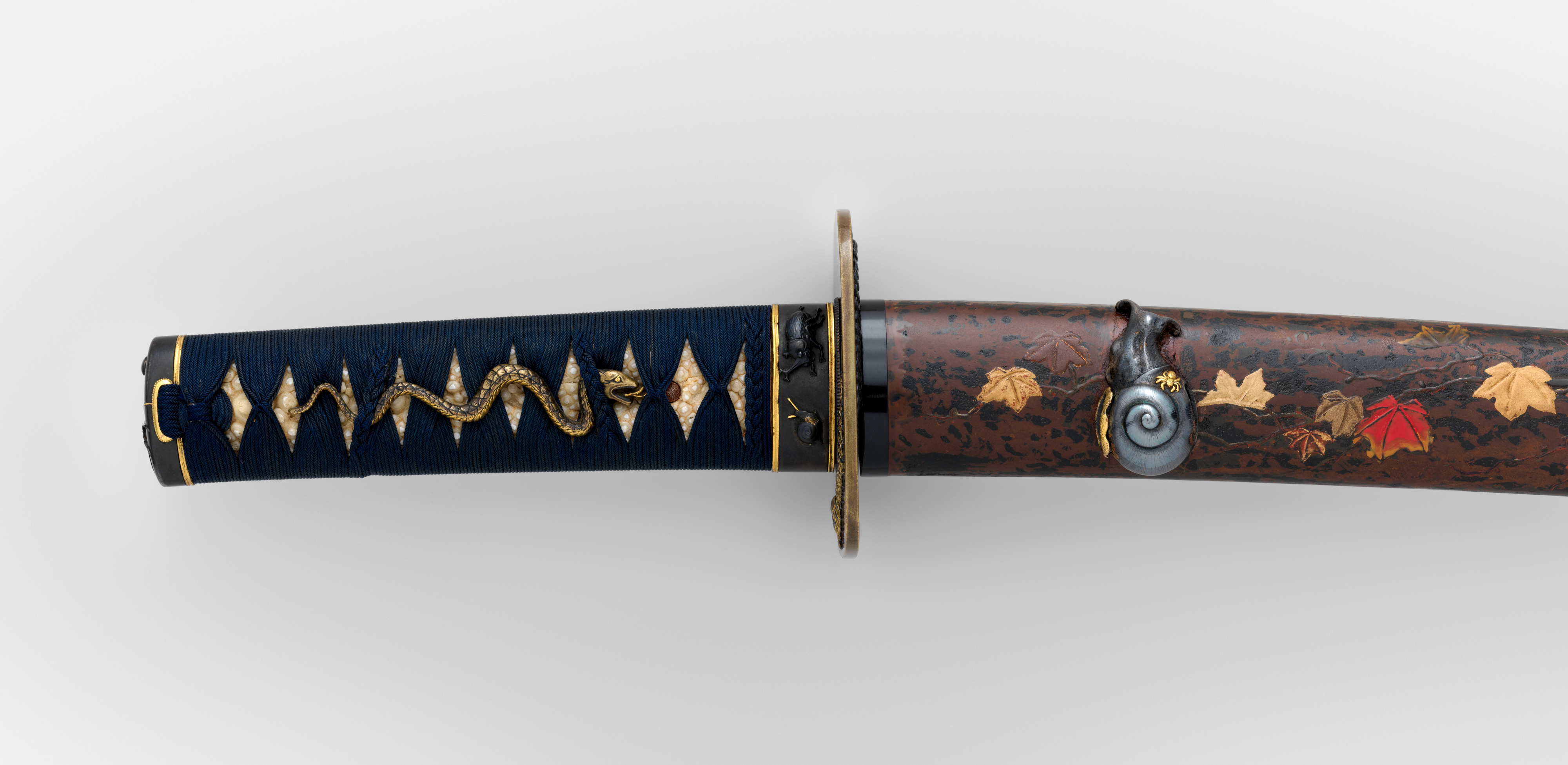 重武 Shigetake - 紅葉蒔絵鞘脇指拵 Mounting for a Short Sword