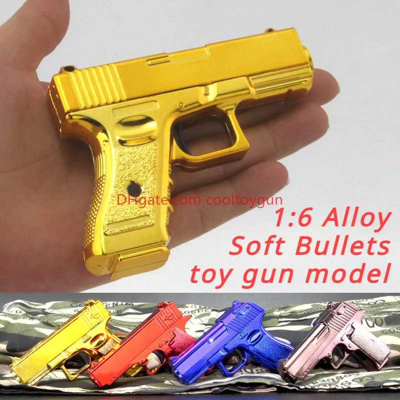 リアルなおもちゃの銃: 1:6 スケール ゴールド デザート イーグル G17