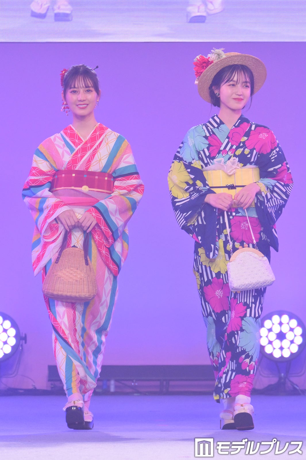 乃木坂46久保史緒里＆日向坂46小坂菜緒、ポップな浴衣姿で密着 夏