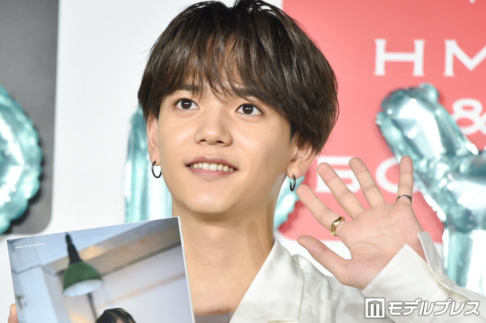 FANTASTICS中島颯太にバースデーサプライズ 八木勇征からケーキで祝福