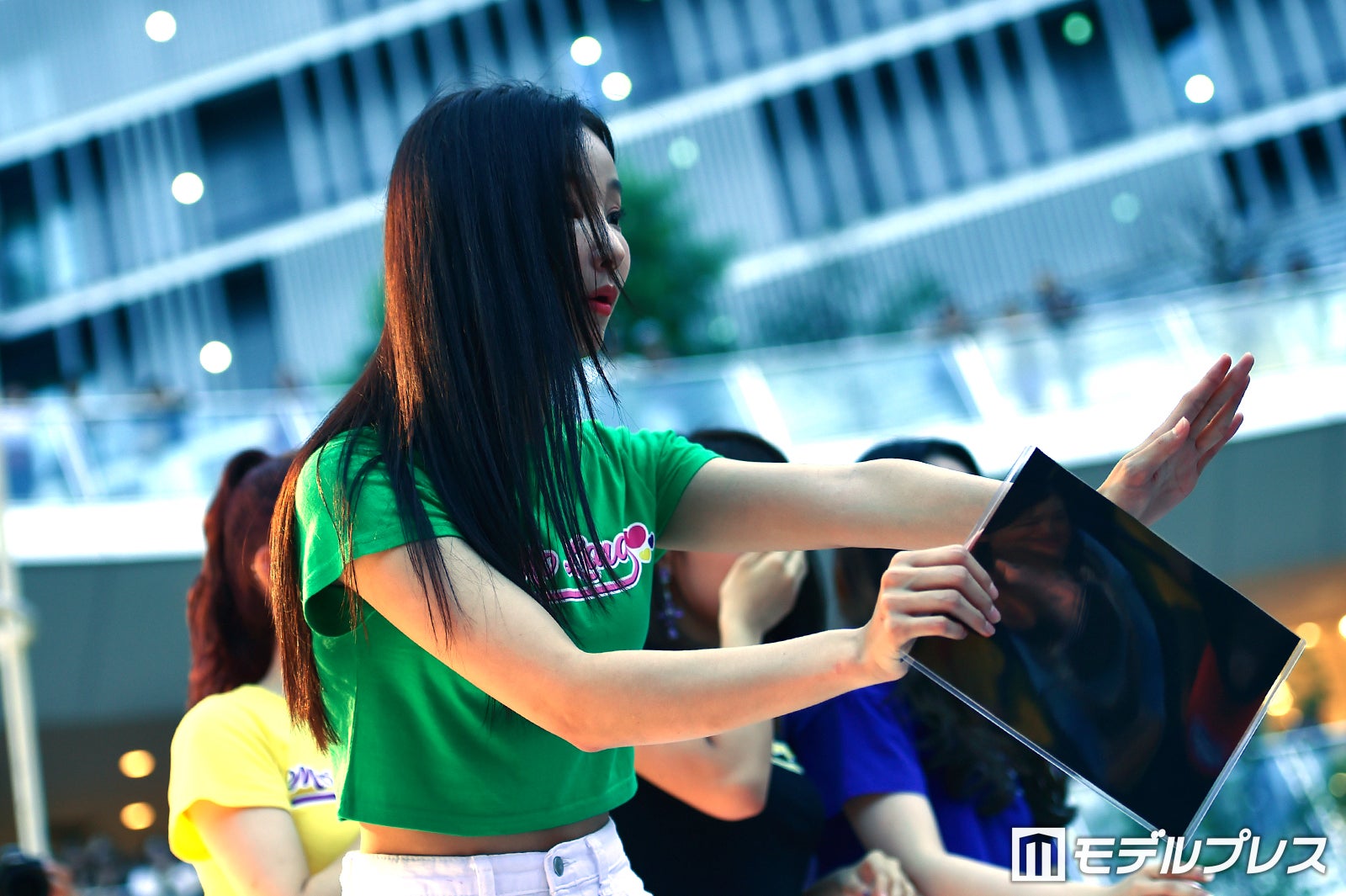 MOMOLAND（モモランド）、日本ライブで一時騒然 ファン興奮で
