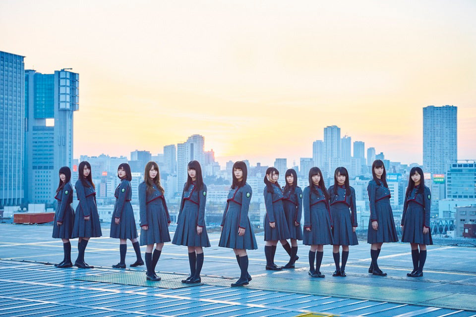 欅坂46のクールな眼差しに惹きつけられる！＜「不協和音」アートワーク