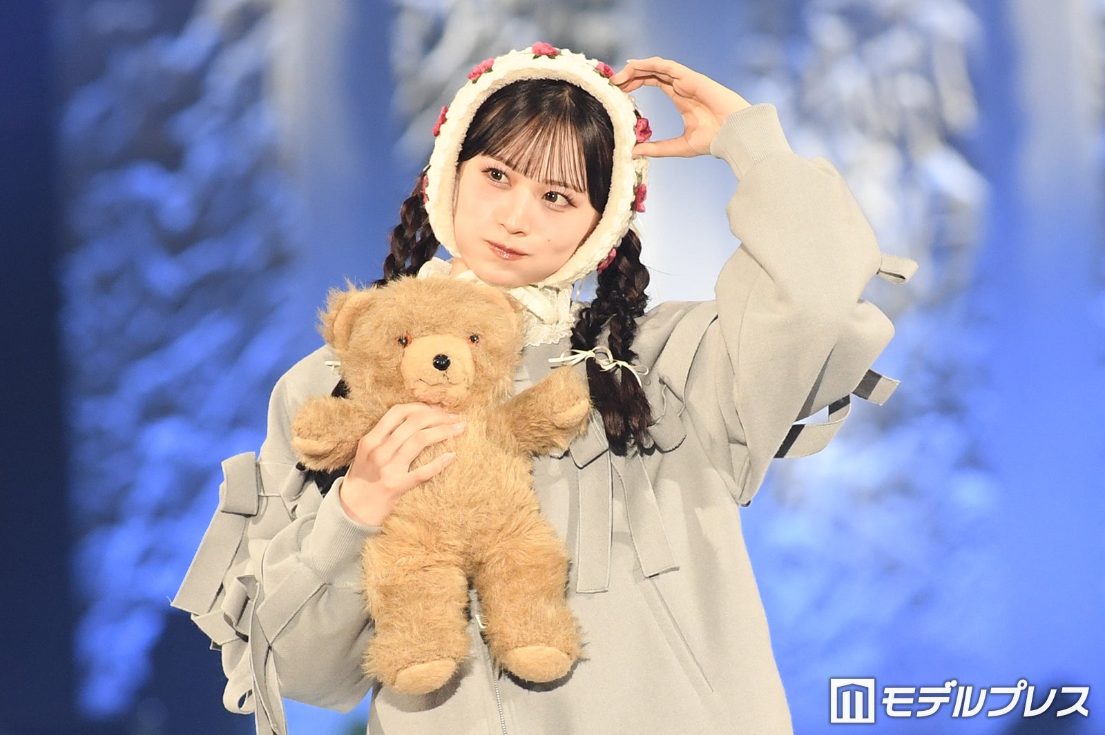 CANDY TUNE立花琴未、ガーリーなミニ丈コーデであざとい表情【サツコレ