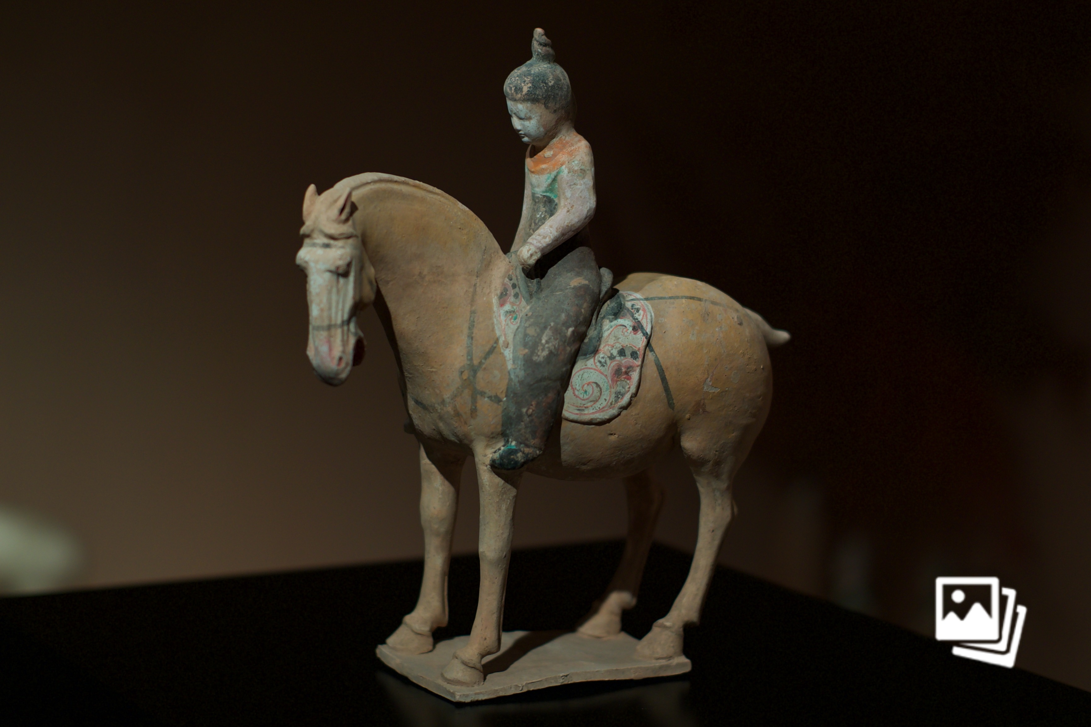 唐代长安陶加彩骑马女俑｜品瓷