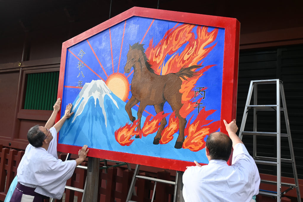 丙午の2026年、力強く前進 常葉大生制作の大絵馬披露 静岡浅間神社