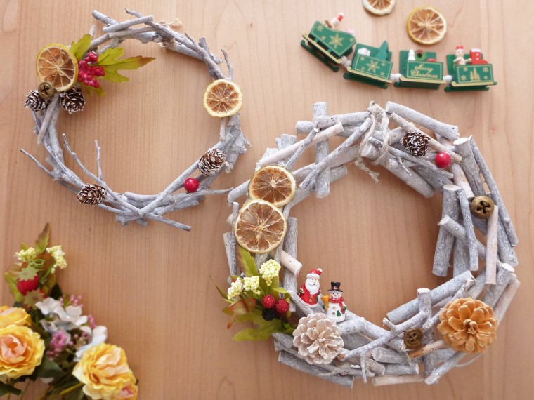 ほっこりナチュラルな木の枝のクリスマスリースの作り方 | Craftie Style