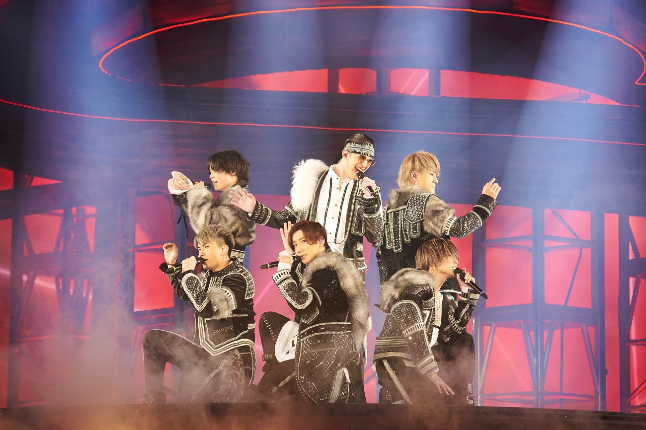 SixTONES、光り輝く6つの個性が生み出すドラマティックなライブ