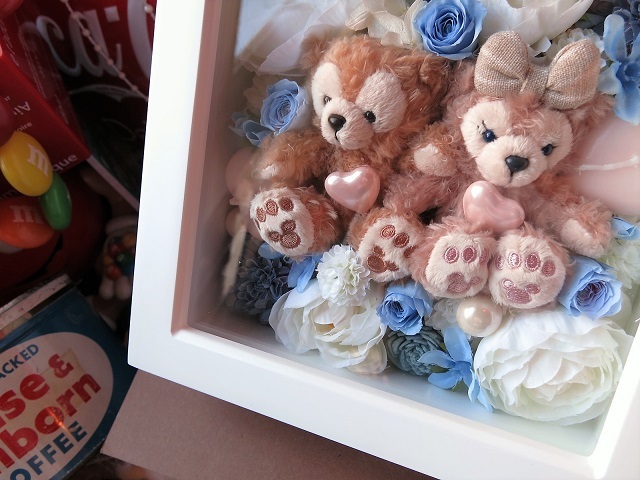 結婚祝い ダッフィー ぬいぐるみ 花 プリザーブドフラワー入り 壁掛け