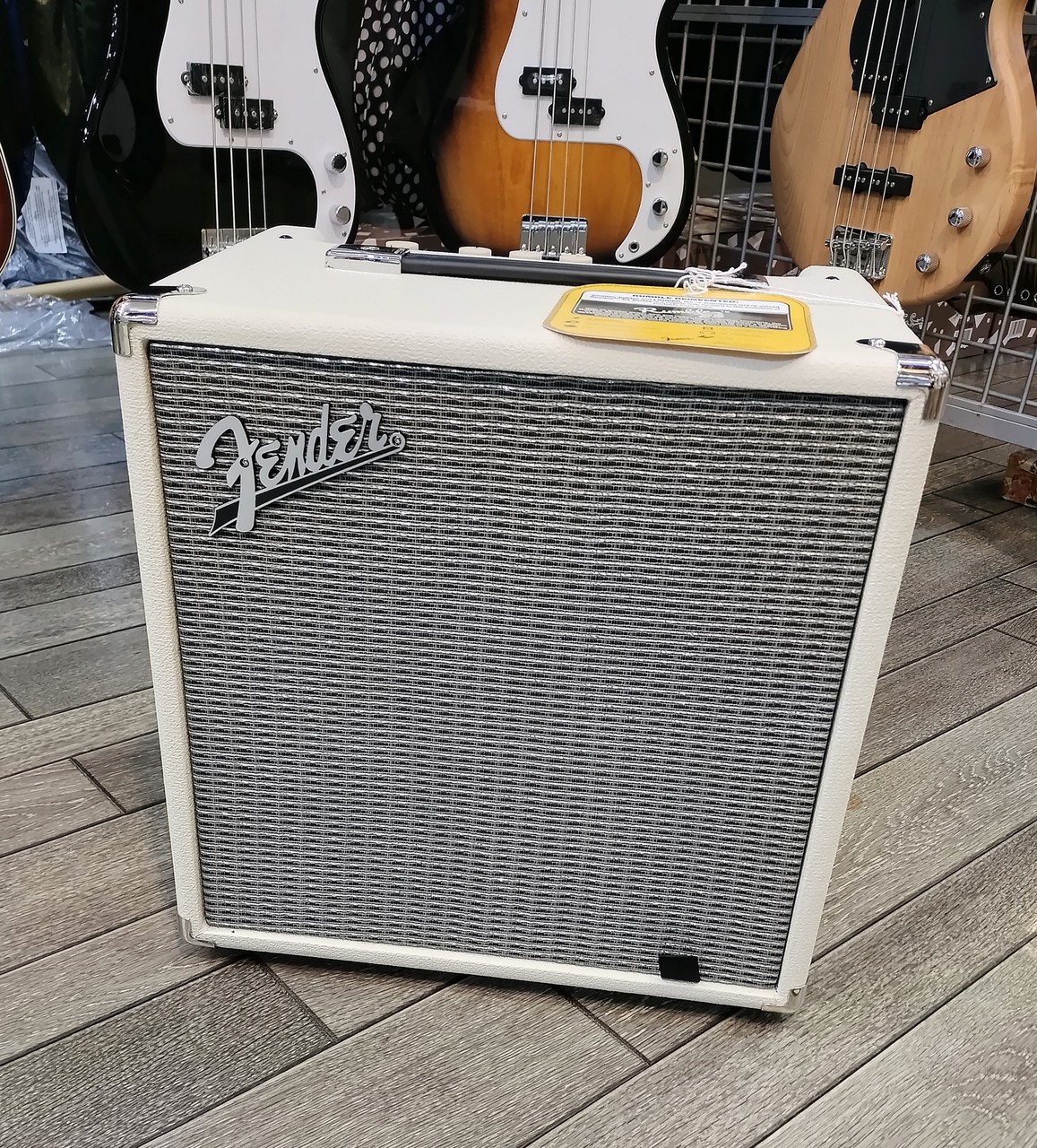Fender RUMBLE 25 IVORY（新品）【楽器検索デジマート】