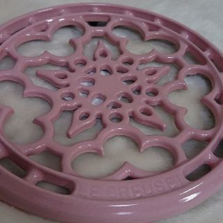 LE CREUSET - ル・クルーゼ 鍋敷き ラウンド トリベット シフォン