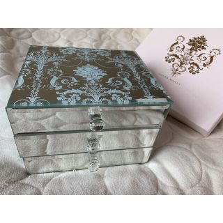 LAURA ASHLEY（ケース/ボックス）のフリマアイテム一覧