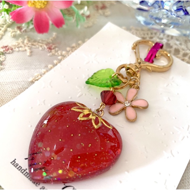 いちごキーホルダー（チャーム）ハンドメイド レジンの通販 by あと