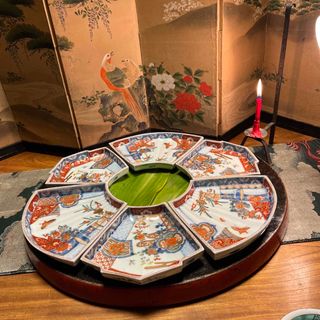 A831 古伊万里 極上 染錦手 菊に蝶 女郎花に蜂紋様 扇面皿 6枚揃えの