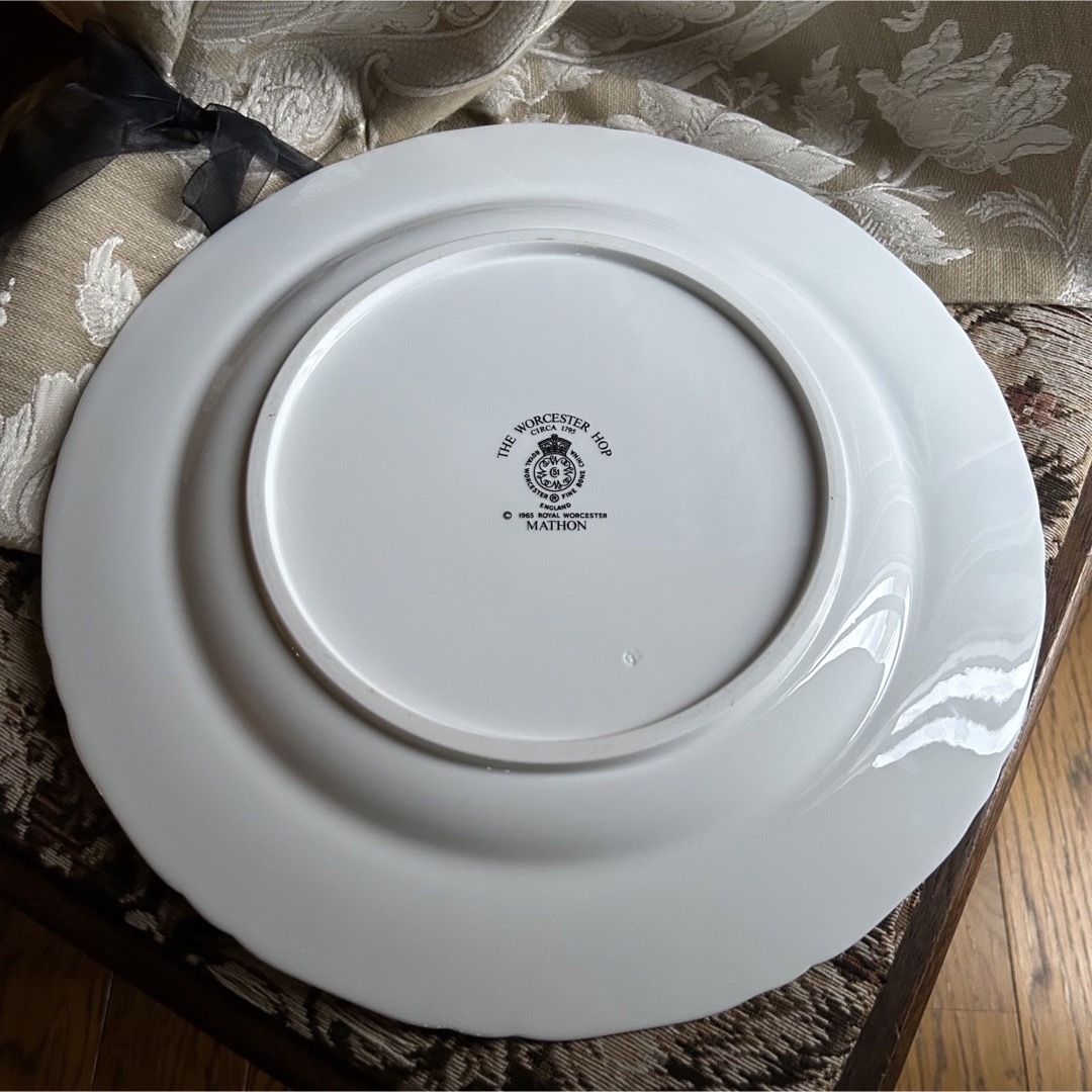 RoyalWorcester MATHON 静かな冬の風景を閉じ込めた英国の器