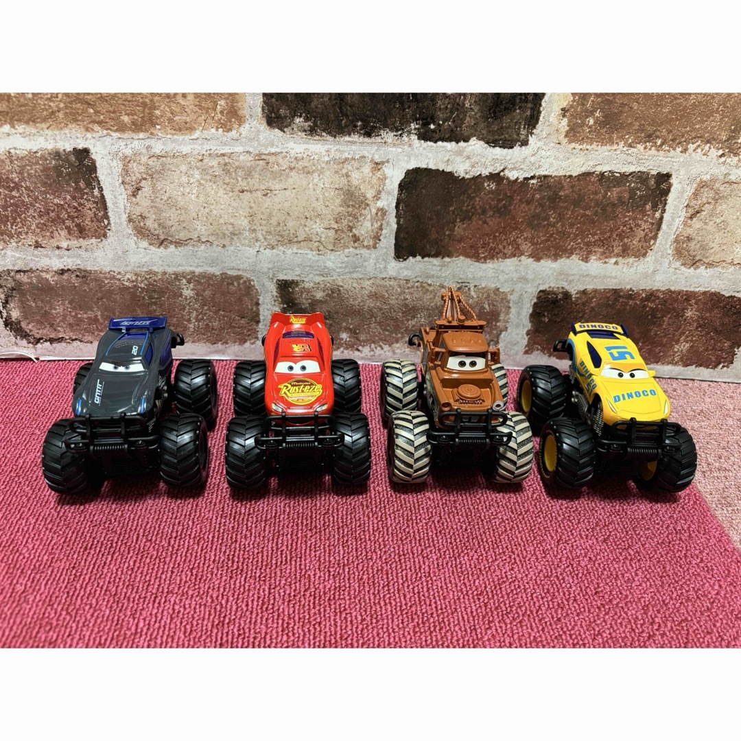 新品未使用 カーズ モンスタートラック 4点セット 四輪駆動 メガサイズ