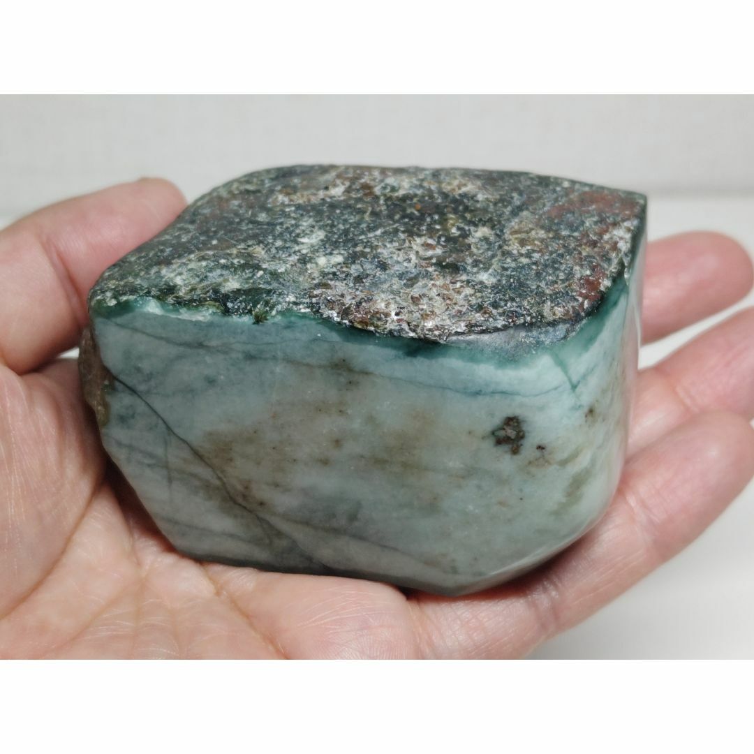 薄青緑 ショップ 479g 翡翠 ヒスイ 原石 鉱物 鑑賞石 自然石 誕生石