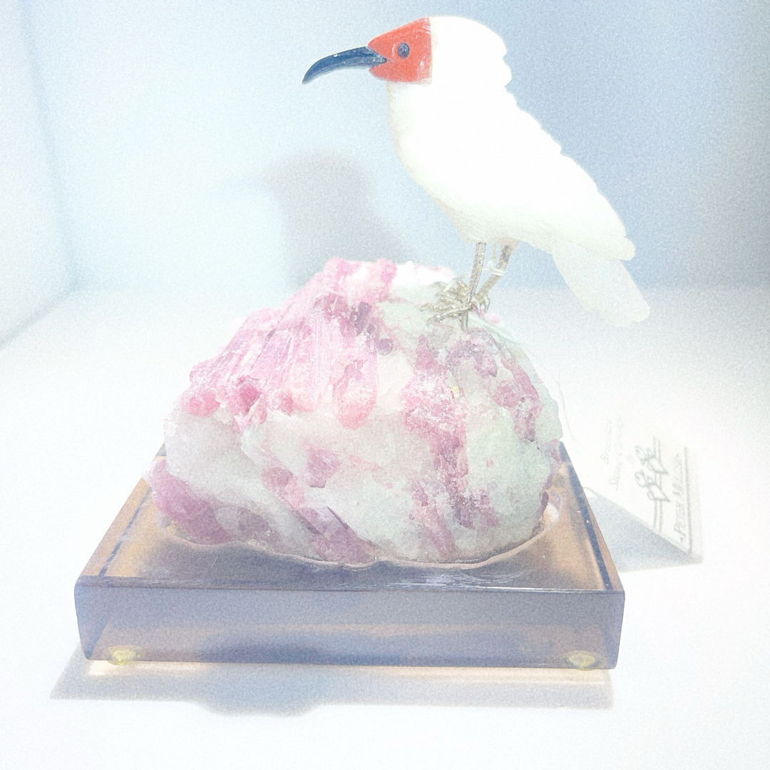 白い鳥の彫刻 ピンクトルマリンの石の台座付きNO25-2362の通販 by 22