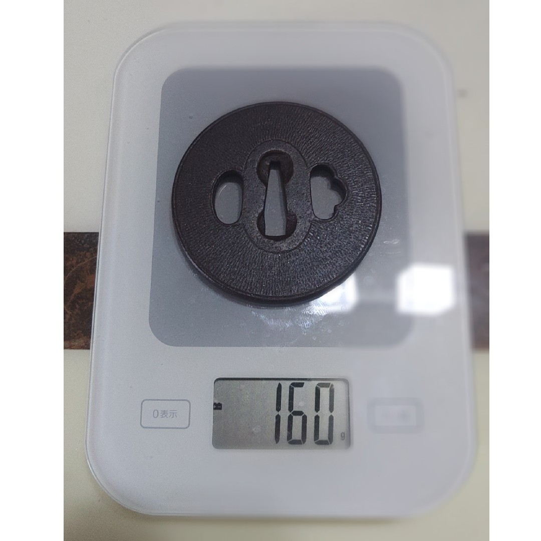 円形鍔 毛彫り 覆輪？ 武具 ツバ かわいい鍔 厚手つば 鉄製 刀装具の