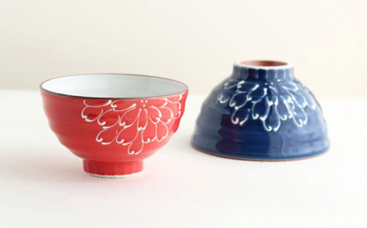 波佐見焼】一珍菊 茶椀 マグカップ 4点セット〈青・赤〉【山下陶苑