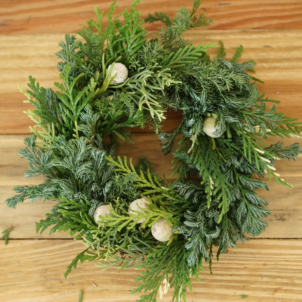 クリスマスにおすすめ！簡単「森のリース」の作り方。 | Hanako Web