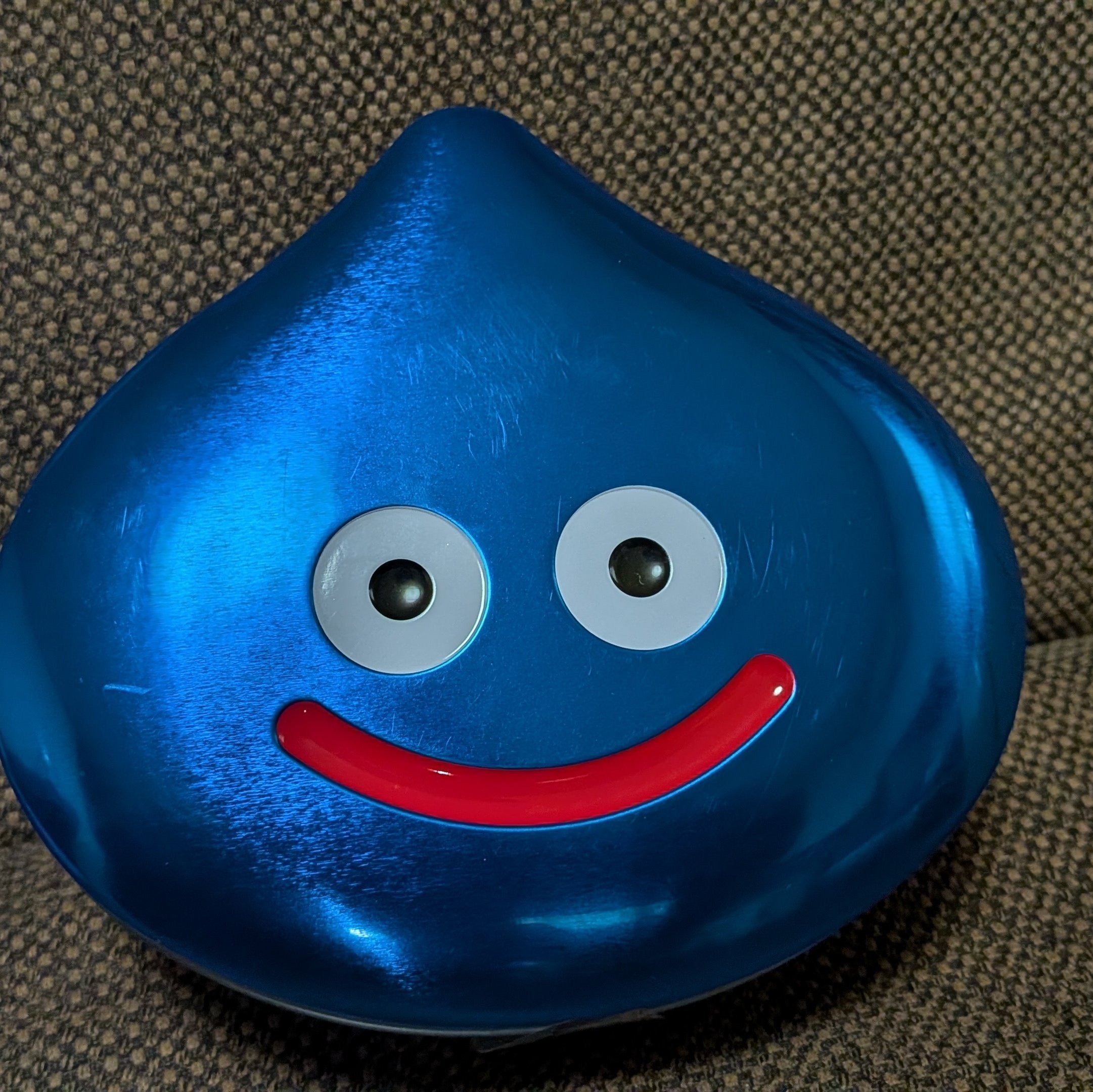 ドラクエ「スライム」のサブレ缶が可愛すぎ！蓋を開けると…「キング