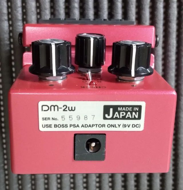 PEDAL BOSS DELAY DM2W WAZA CRAFT MADE IN JAPAN EXCELENTE