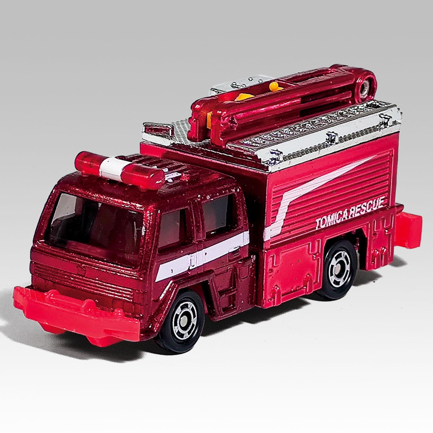 6811］ トミー 13 トミカ 緊急レッドトミカ レスキュー工作車 真空