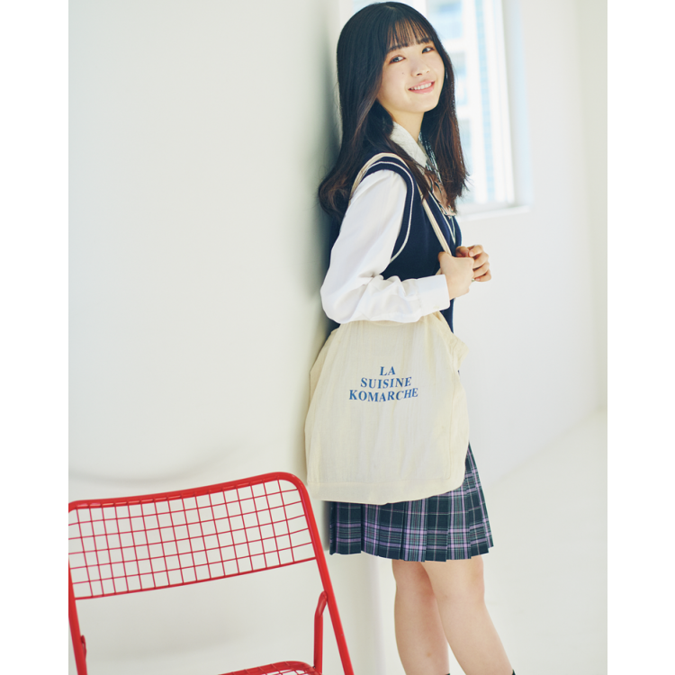 乃木坂46の筒井あやめさんに質問！ 通学バッグの中に入れてるものは何