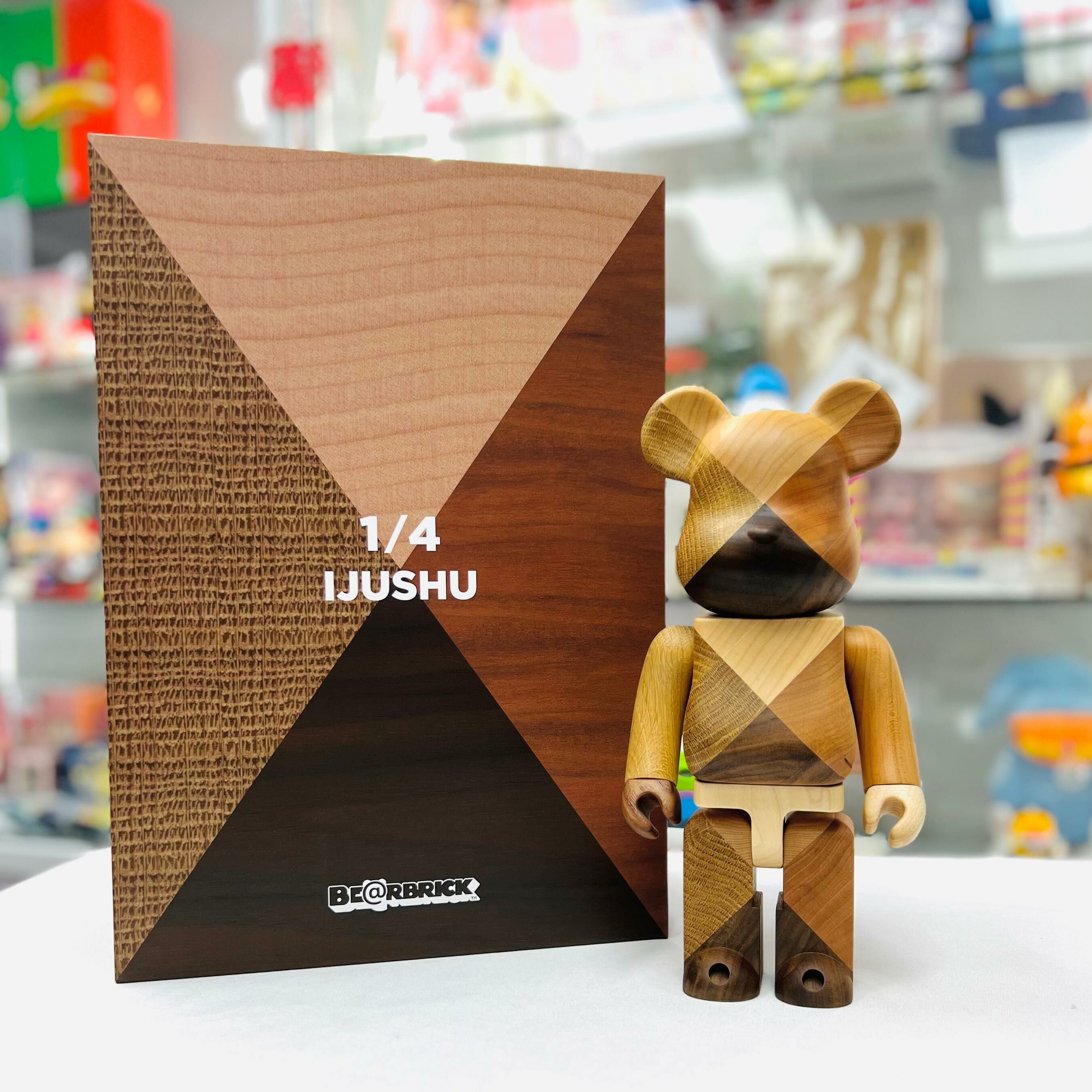 カリモク Karimoku (Wooden BE@RBRICK)