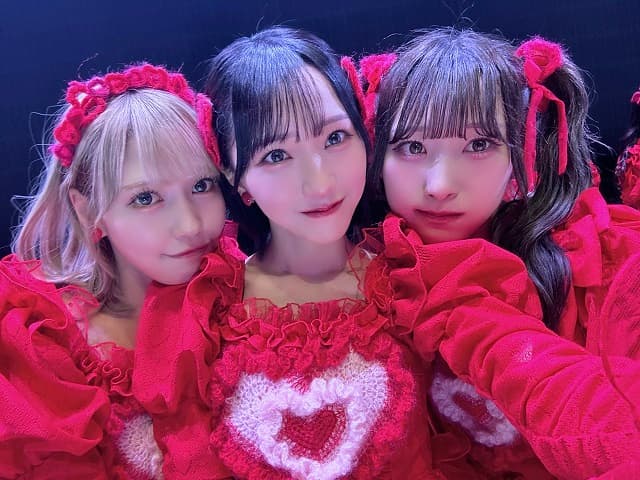 今日も最高に輝いてた」イコラブ 野口衣織、深紅の衣装でツアー初日を