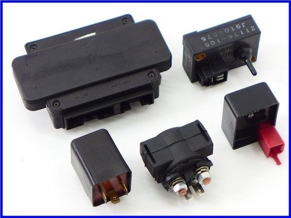 ウェビックガレージセール | 《S》良品♪ゼファー1100 純正ヒューズ