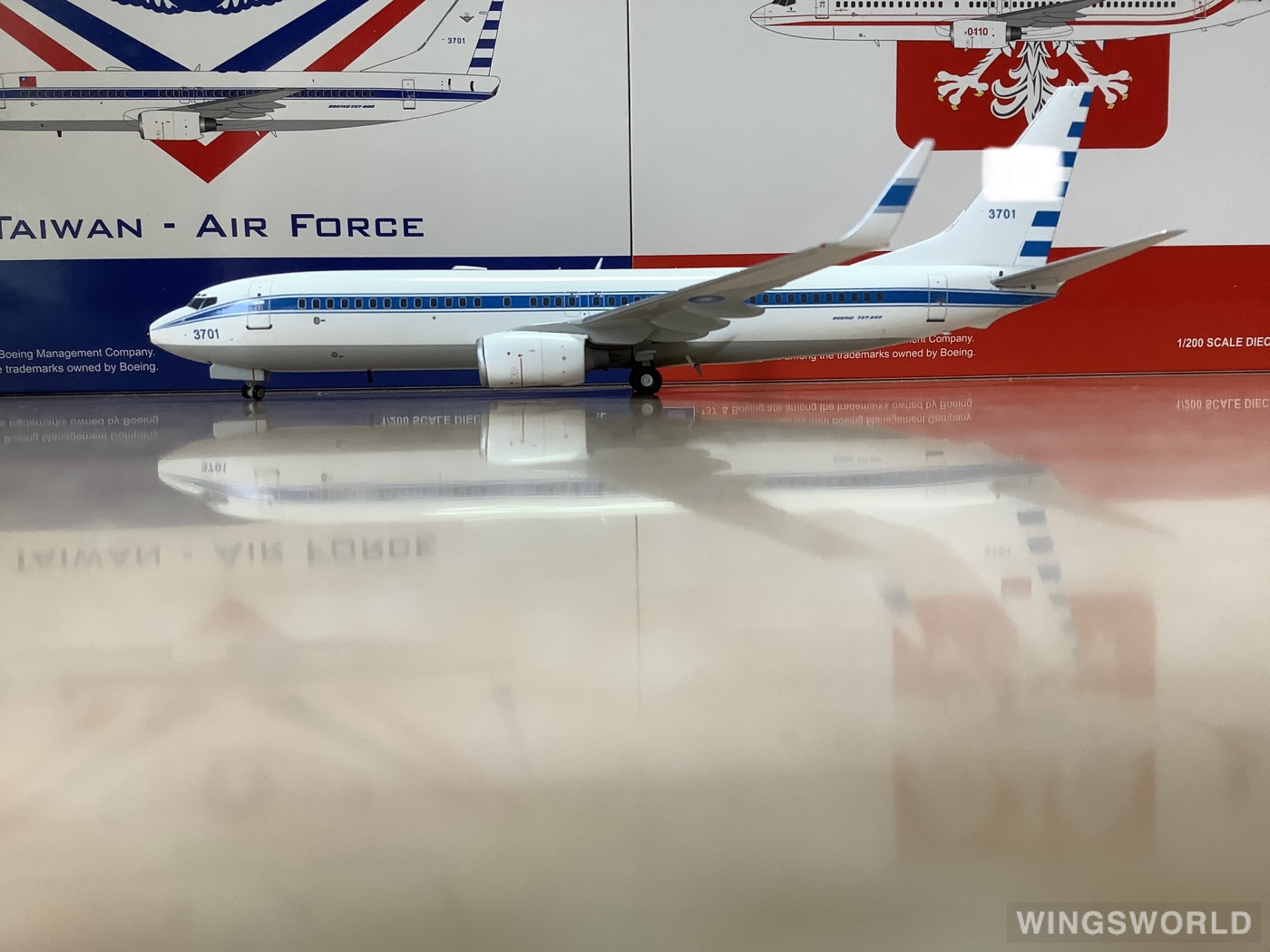 台湾空軍 737-800 3701 1/200 台湾空軍 737-800 3701 1/200